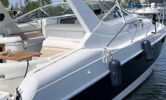 35' Cris-Craft Yacht for 10 people with Captain