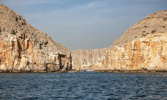 Viaje de pesca a Musandam de 33 pies. Lancha rápida