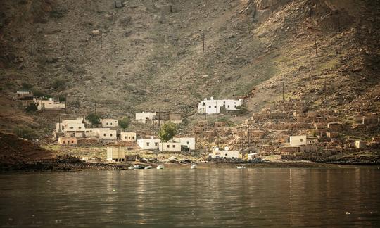 Viaje de pesca a Musandam de 33 pies. Lancha rápida