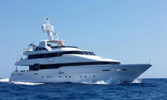 42m Heesen com sede em Olbia