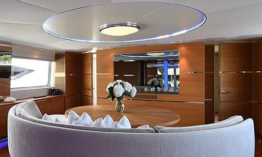 42m Heesen com sede em Olbia