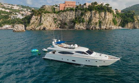 Yacht de luxe Ferretti de 24 m à Naples (Ischia)