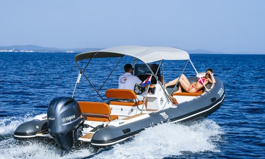 Alquiler de barco Tiger Marine 650 Open en Zadar