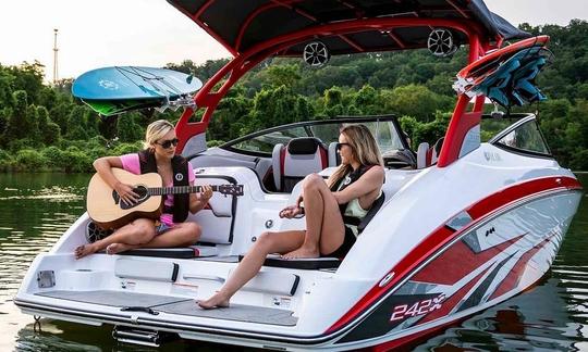 Yamaha 242XE - Top of line entertainment boat for any adventure - Islamorada