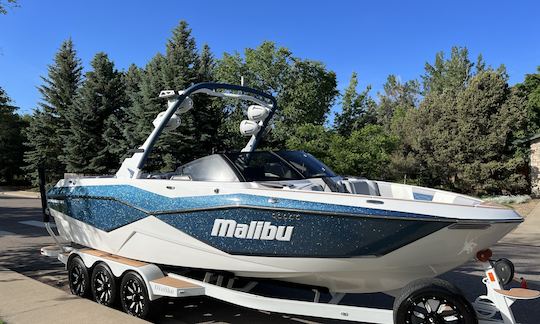 Luxury 25' Wakeboat - 2022 Malibu 25LSV Fully loaded!