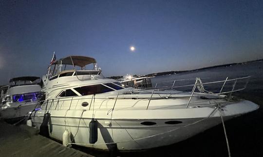 40ft Sea Ray Sundancer Motor Yacht in Kirkland