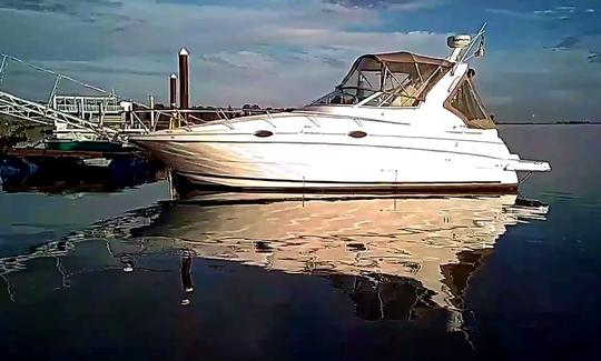 Alquiler del yate a motor Cruiser's Yachts 2870 Express en Stockton, California