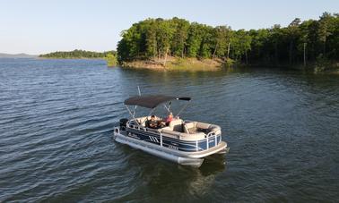 Pontoon Boat For Rent on Broken Bow Lake