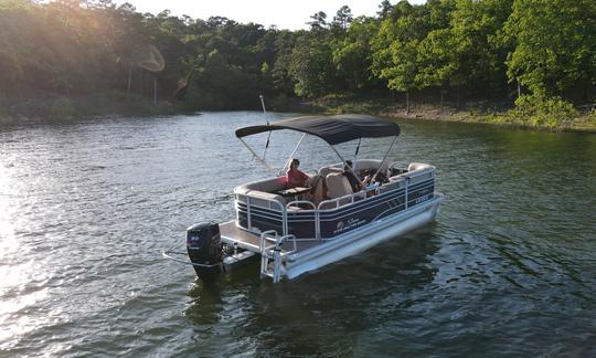 Pontoon Boat For Rent on Broken Bow Lake