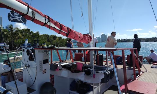 Catamaran Party Boat Includes: 1-Captain, 1-Mate and 1-Bartender