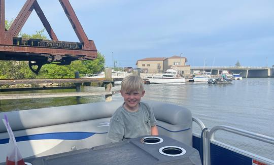 Explore Two rivers wisconsin on a pontoon rental