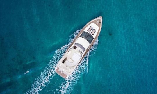 Ressentez le bonheur bleu d'Azimut 75 à Bodrum, en Turquie