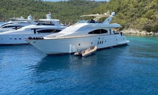 Ressentez le bonheur bleu d'Azimut 75 à Bodrum, en Turquie