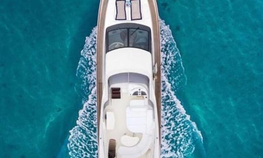 Ressentez le bonheur bleu d'Azimut 75 à Bodrum, en Turquie