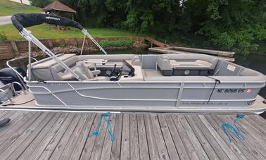 Fresh Air, Sun and Fun with 23' Pontoon in Mooresville, NC