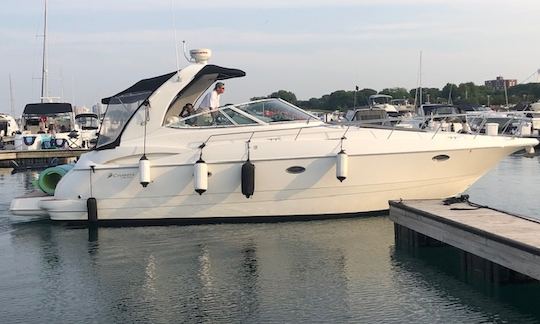 LUXURY - Spacious, Clean 40' Cruiser's Yacht (Super Owner) in Chicago, IL!!