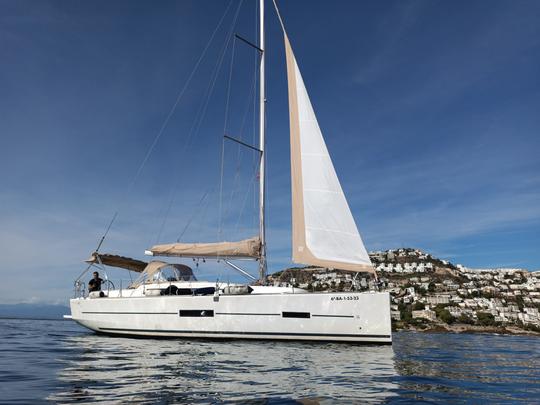 El Velero Perfecto Para Navegar Por La Costa Brava