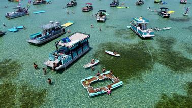 Alquiler de pontones de lujo en Crab Island con baño (hasta 18 personas)