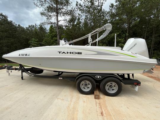 Barco con cubierta Tahoe Lake Martin de 21 pies