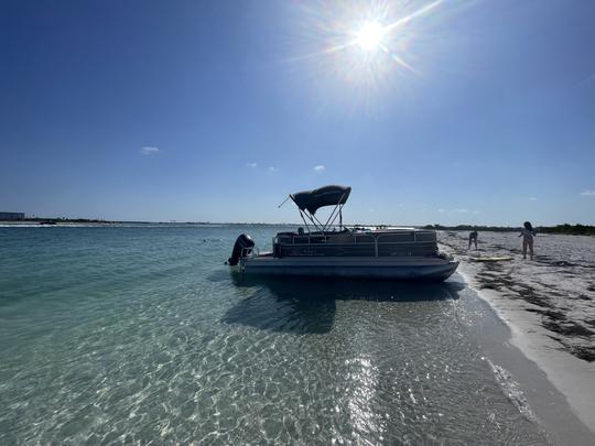 Barco pontoon Sun Trucker de 22 pés para até 10 pessoas com o máximo de conforto e diversão