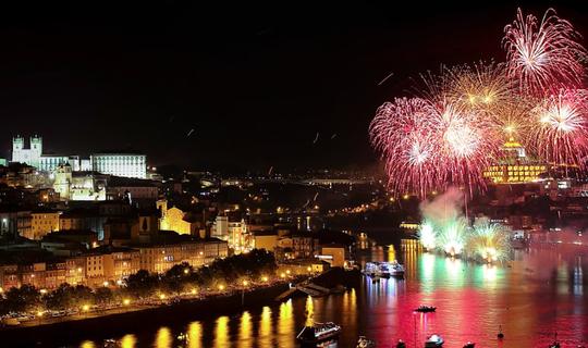 Croisière avec feux d'artifice : célébration de Saint John 2024 - Visite de 2 h 30