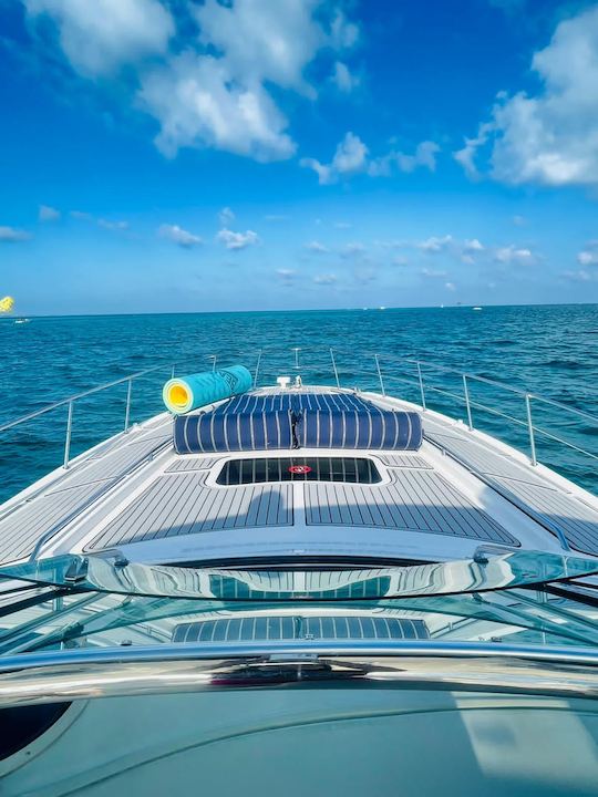 Iate Sea Ray de 55 pés, seu passeio perfeito em Cancún.