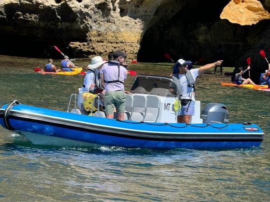 Explorez les superbes grottes de Benagil lors d'une excursion privée en bateau RIB !