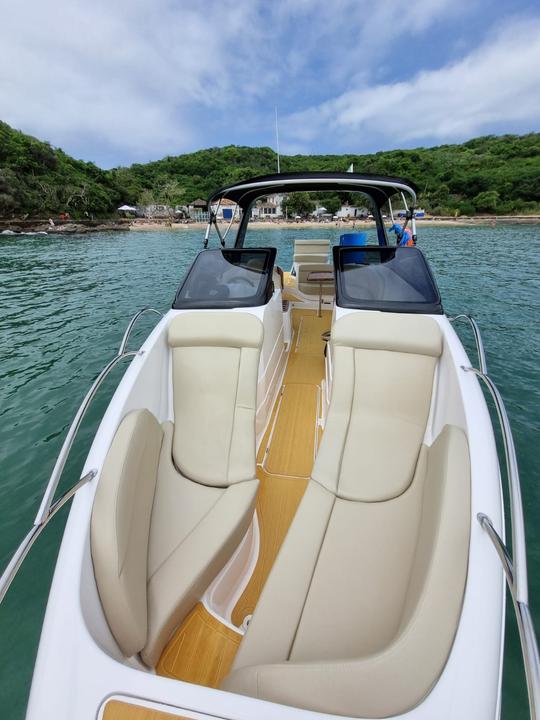 Location de yacht à moteur Coral de 26 pieds à Búzios, Rio de Janeiro, Brésil