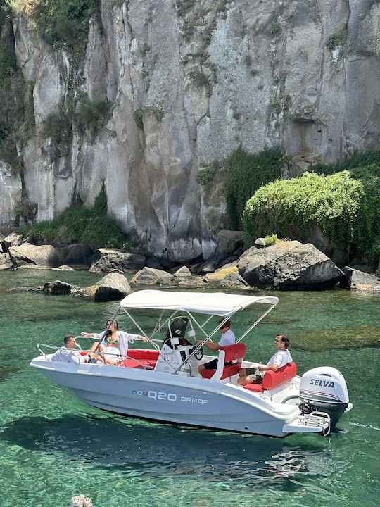 Passeio de barco em Capri (tudo incluído)