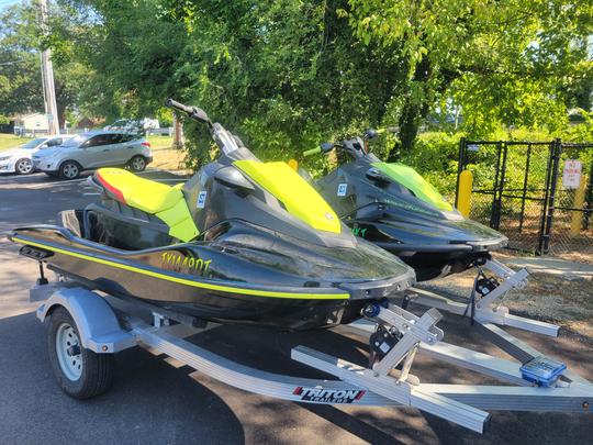 Profitez de votre journée sur l'eau avec un jet ski Yamaha Waverunner EX !