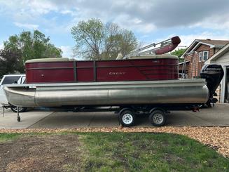 Float your worries away with our pontoon rental on Lake Minnetonka!