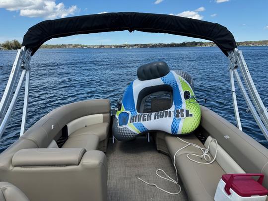 Seulement 75$ de l'heure ! Ponton Starcraft de 24 pieds en semaine sur le lac Minnetonka (M-Th)