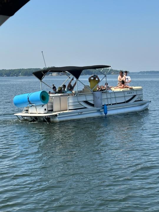 2006 Southbay Pontoon 25' boat rental on Lake Norman