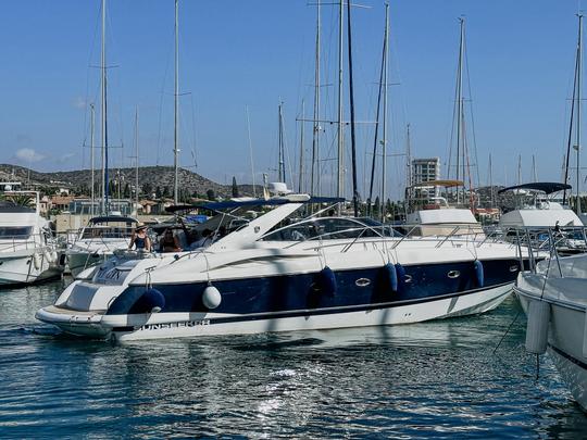 Iate a motor Sunseeker 50 com capitão em Chipre, Limassol para 12 pessoas