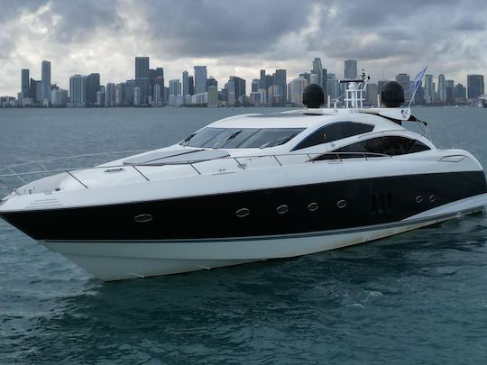 Méga-yacht Sunseeker Predator Power de 82 pieds à Miami ! 🌊🌊