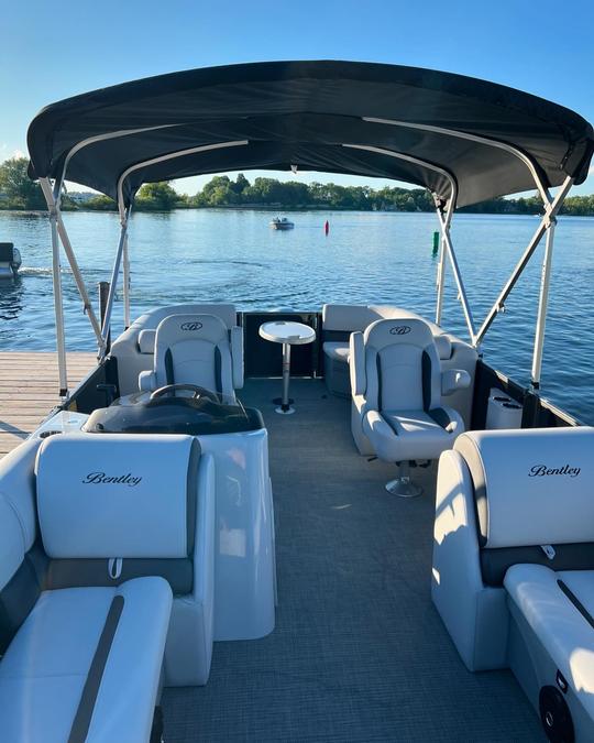 2024 Bentley 22 Legacy Pontoon 13 People Capacity