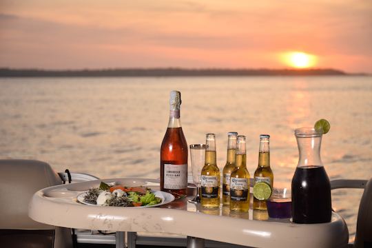 Hermosa barcaza Suntracker Party para la bahía de Cartagena, Bolívar