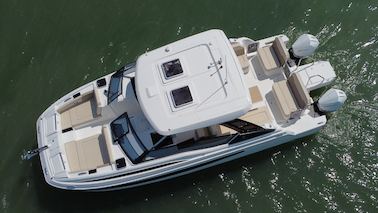 33' Aquila "Airwaves" Yacht Charter in Clearwater, FL