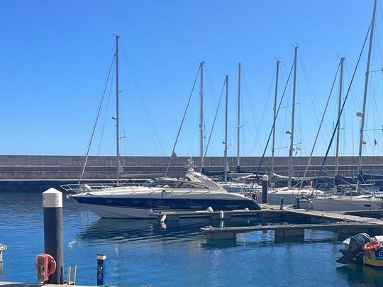 🛥️ Retraite en yacht avec le charme de la vie marine dans la pittoresque île de Madère ! 🛥️