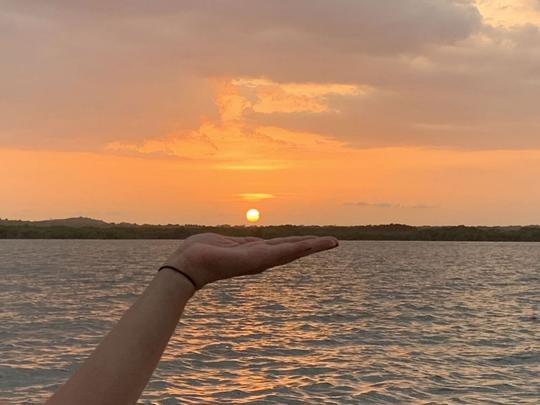 Passeio ao pôr do sol na Baía de Cartagena em lancha de 25 pés