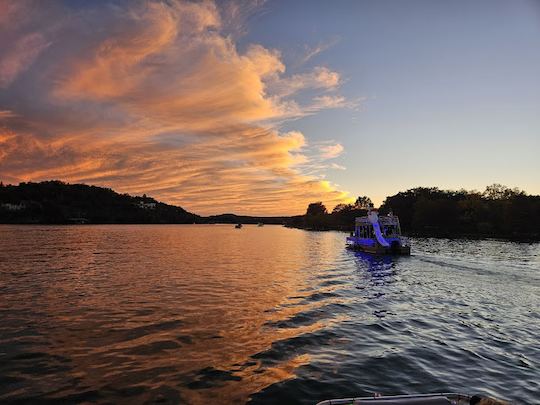 Per Person - Sunset Boat Tour on Lake Austin