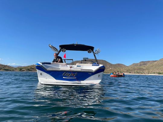 Vive aventuras inolvidables en el lago con el Tige RZ23 Bowrider