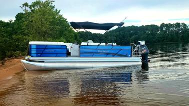 Lake Hartwell Tritoon Rentals with fuel, tube, and delivery free!!!