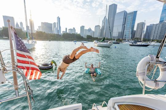 37' Luxury Sailing Yacht in Downtown Chicago