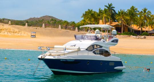 Une journée luxueuse sur l'eau à bord d'un yacht Azimut de 38 pieds au départ de Cabo San Lucas