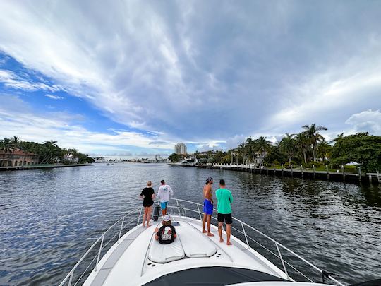 Beautiful 51' Sea Ray Yacht - Where Luxury Meets Pleasure