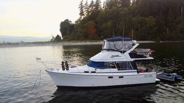 Aluguer de barco a casco de 32 pés na Sunshine Coast