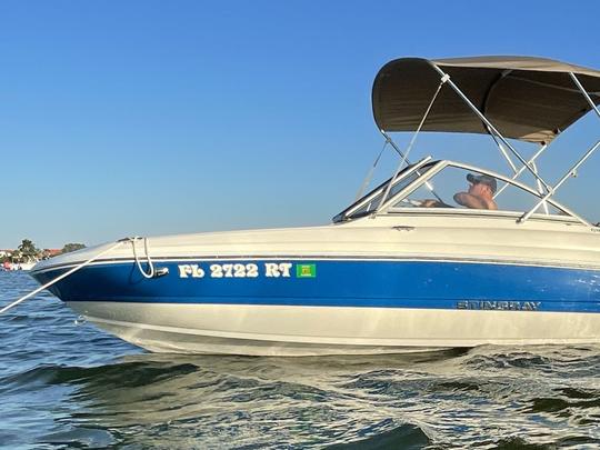 Deckboat Stingray de 19 pieds à louer à Johns Pass, en Floride !