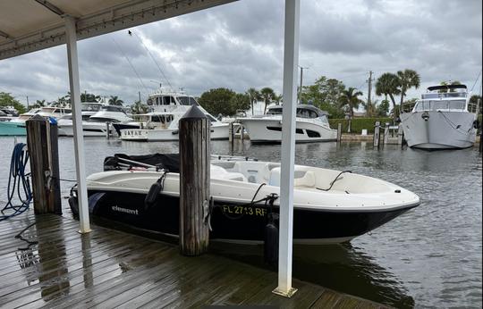 Barco Bayliner Element Deck de 16 pés para alugar em Sunny Isles Beach, Flórida! ⛵️