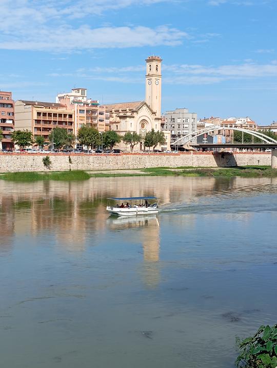 BARCO CONFORTÁVEL DE 12 PASSAGEIROS PARA NAVEGAR PELO RIO EBRO A PARTIR DE TORTOSA